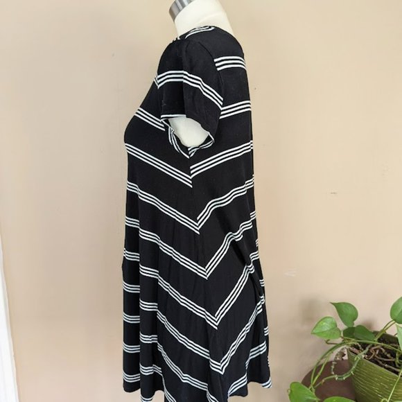 Olivia Sky Black White Striped Tunic Top - Size Small - Picture 2 of 7